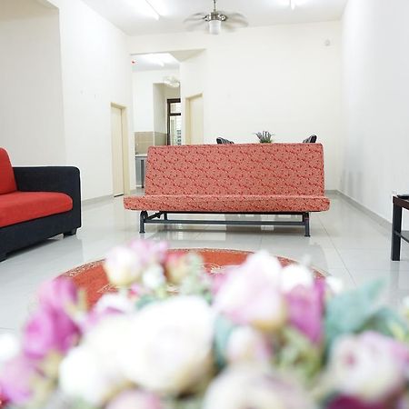 Warisan Indah Homestay Klia 1 Melayu Sahaja Sepang Exterior photo