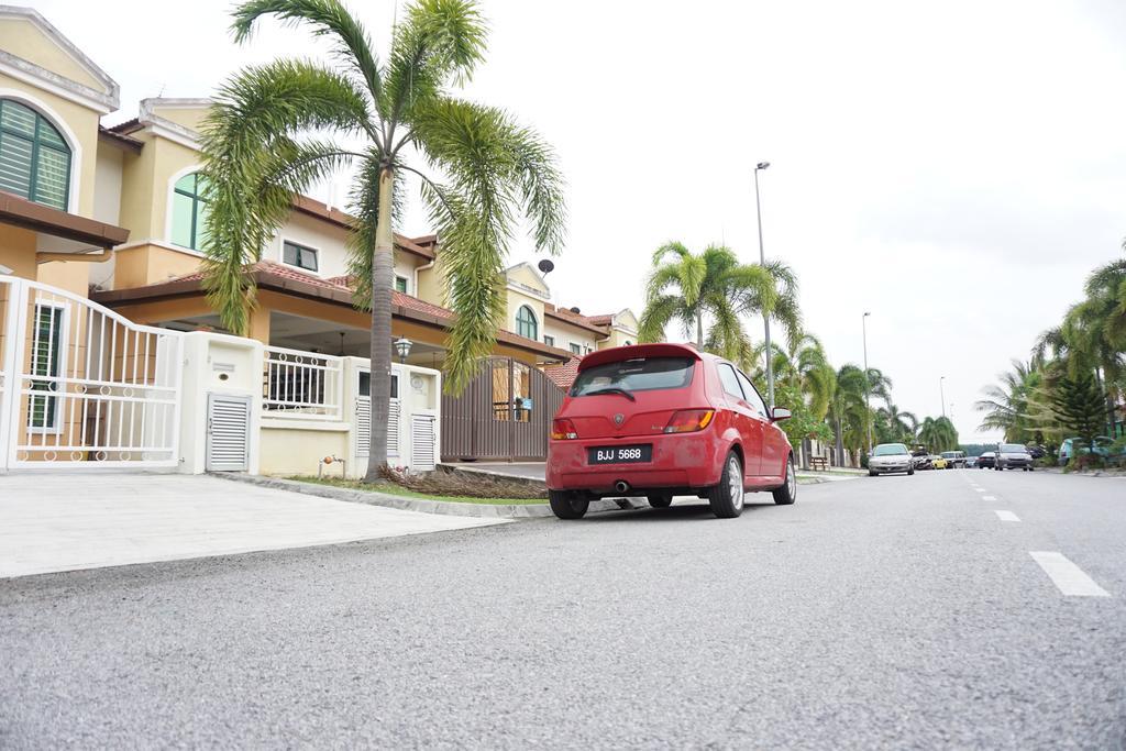 Warisan Indah Homestay Klia 1 Melayu Sahaja Sepang Exterior photo