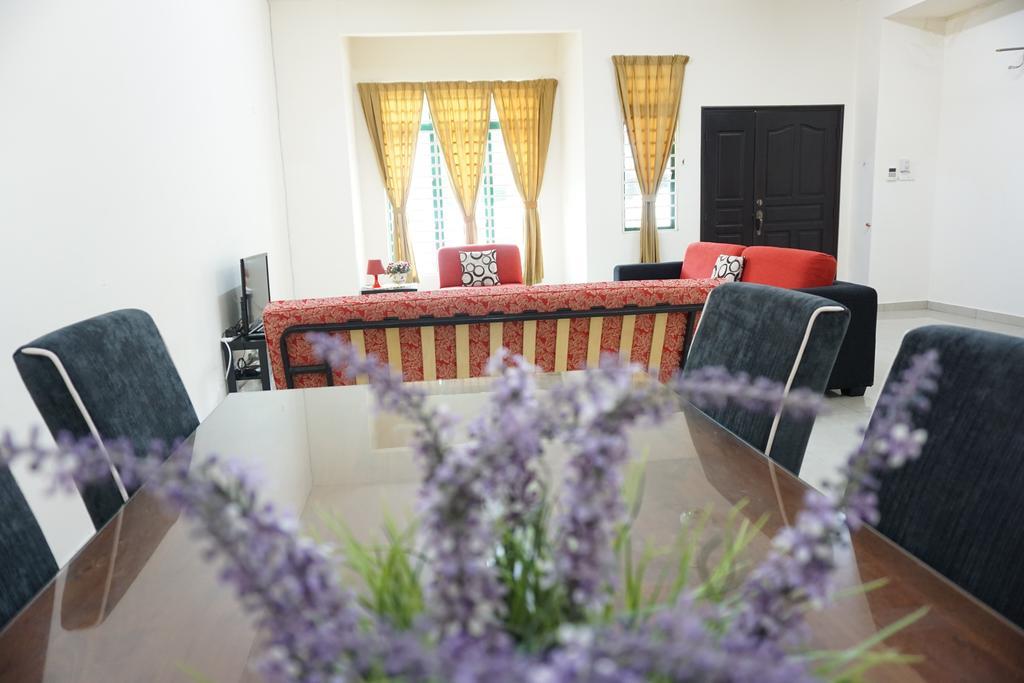 Warisan Indah Homestay Klia 1 Melayu Sahaja Sepang Exterior photo